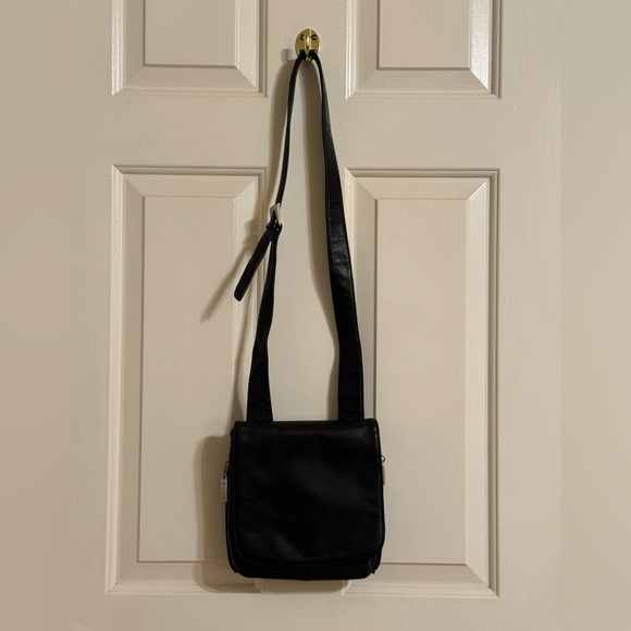 HOBO black leather Crossbody Bag. EUC. - Picture 1 of 5